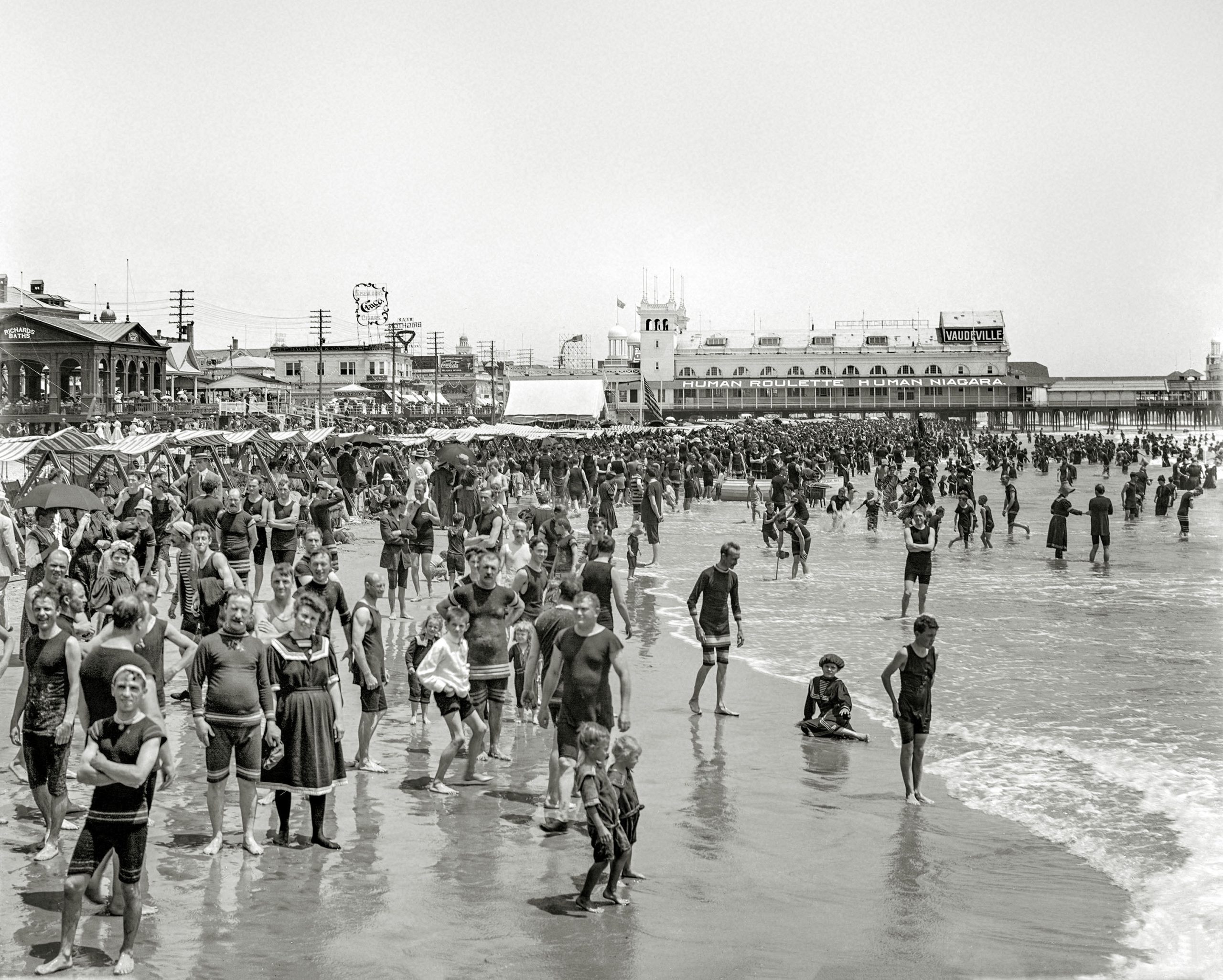A178 Vintage beach scene